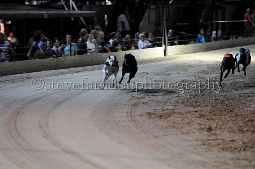 sat25_200.JPG - (C)S.FARNDON